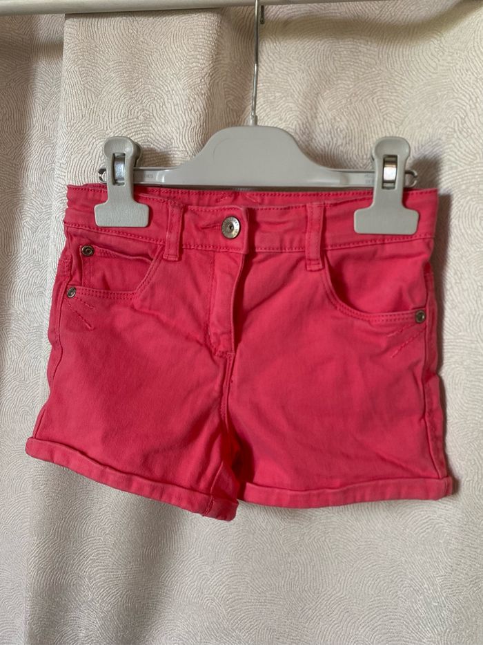 Joli Short avec revers rose bonbon 7 ans Vertbaudet