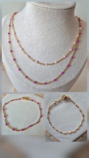 Lot de 4 bijoux en acier inoxydable 
1 parure rose + 1 parure violettes