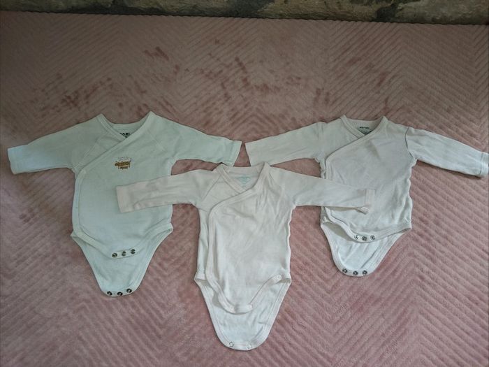 #bodies 1 mois bébé fille#