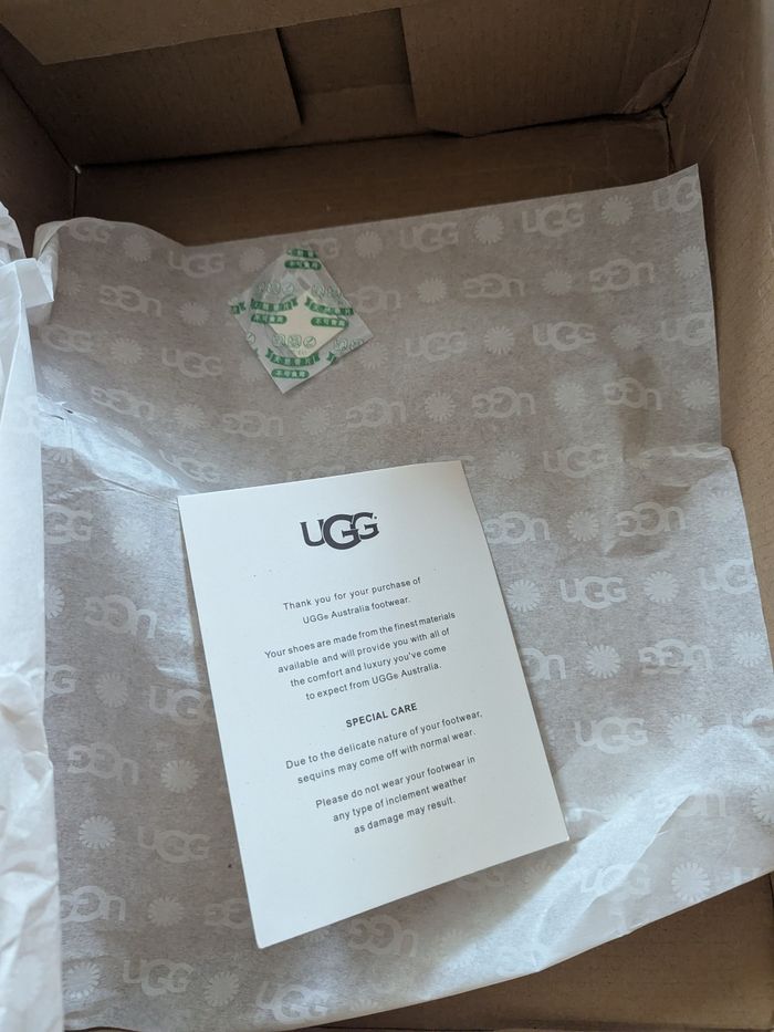 Ugg neuf grise - photo numéro 2