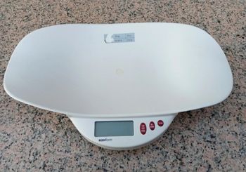 Bodyform pèse bébé