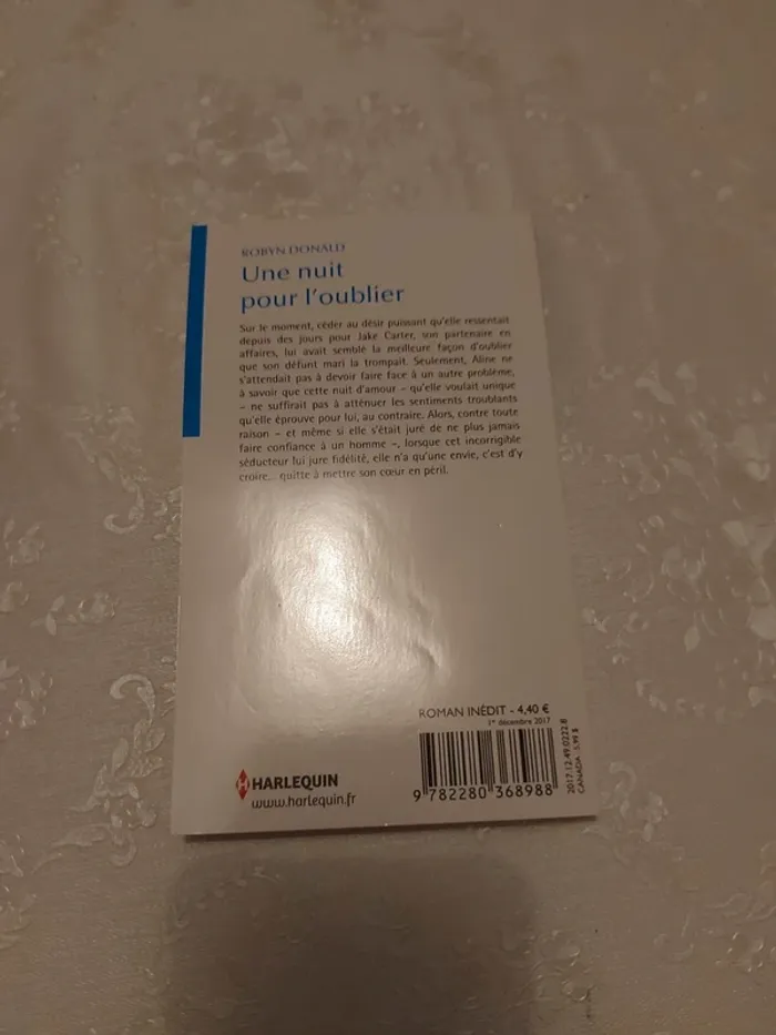 Livre Harlequin Une nuit pour l'oublier - photo numéro 2