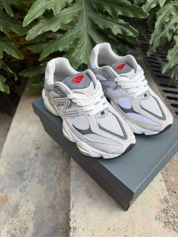 New Balance 9060 Taille 41.5 - photo numéro 2