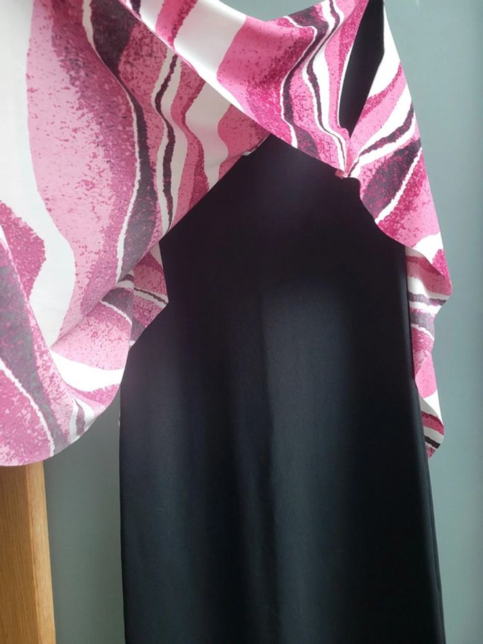 Robe noire et coloré - photo numéro 2