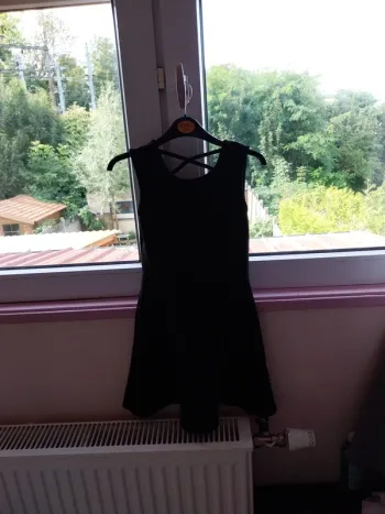 Robe noire paillettée