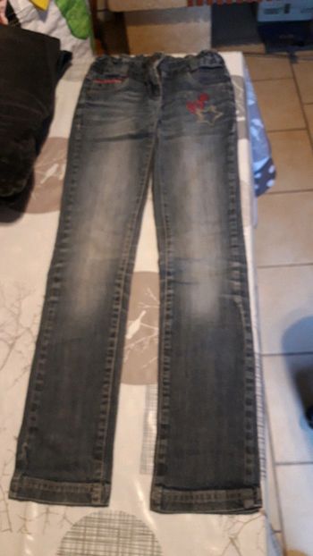 Jeans 9 ans parfait etat