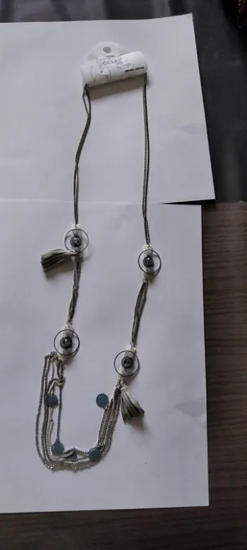 Sautoir fantaisie neuf.  Gris et argenté