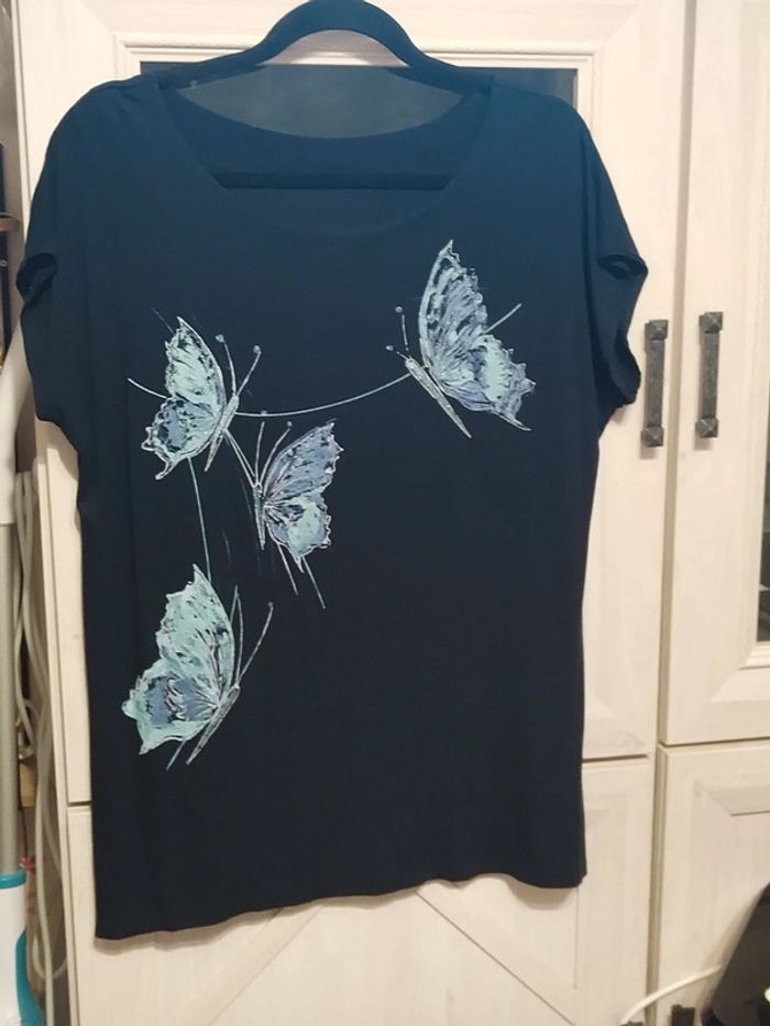 Tee shirt avec papillons