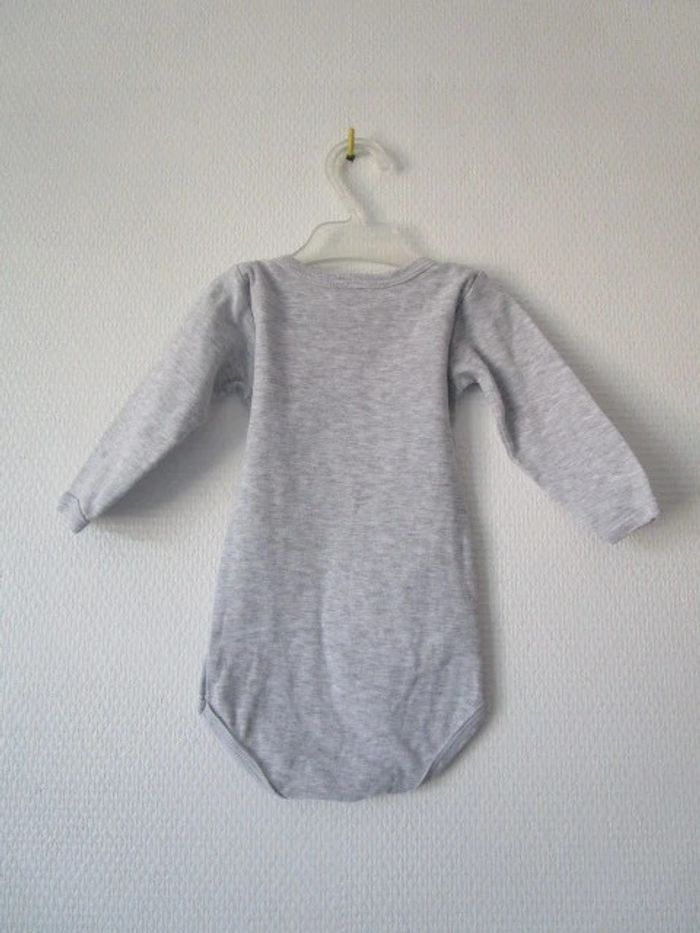 Body gris pâle Petit Bateau 6 mois TBE - photo numéro 5
