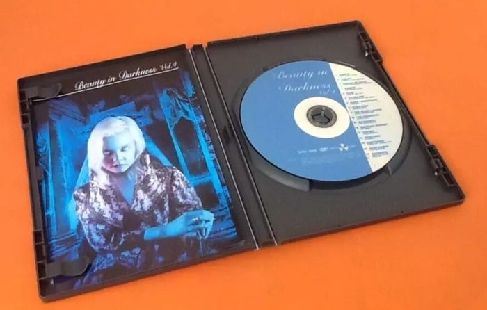 DVD Beauty in Darkness Vol 4  (2000) Nuclear Blast  NB 526-2 - photo numéro 4