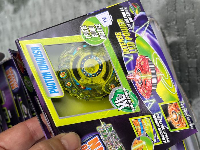 Boite de 12 Toupies De Combat - Homerokk - Dracco Spin - Lumineuse Led - photo numéro 5