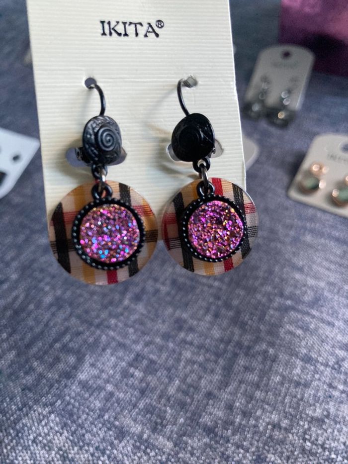Boucles oreilles roses paillettes