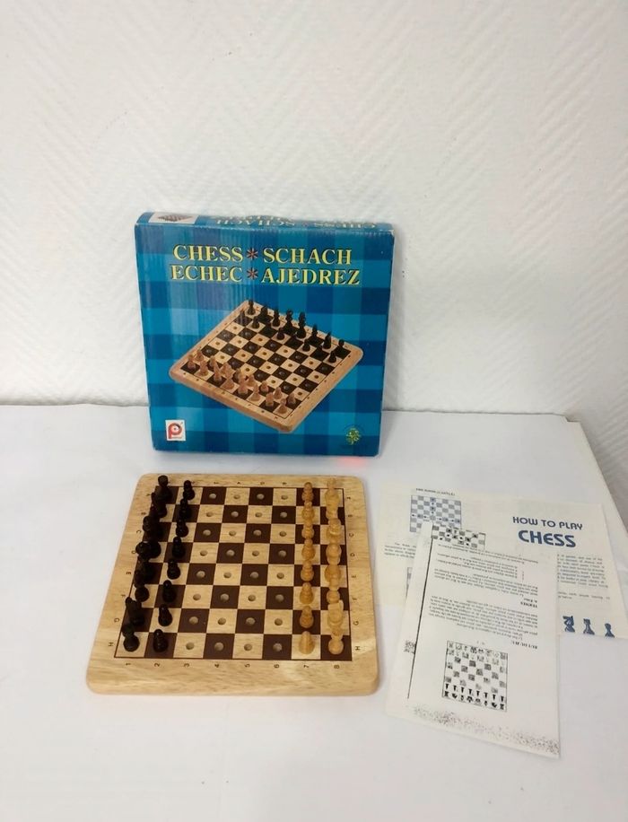 Jeu d’échecs de voyage en bois