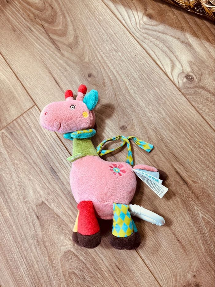 Petite girafe en peluche musicale 💙 - photo numéro 2