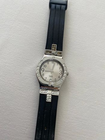 Montre swatch strass