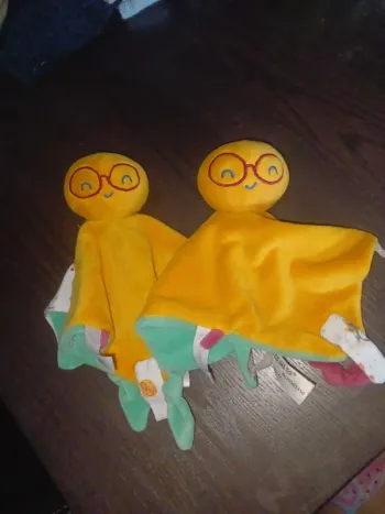 Deux doudous identiques