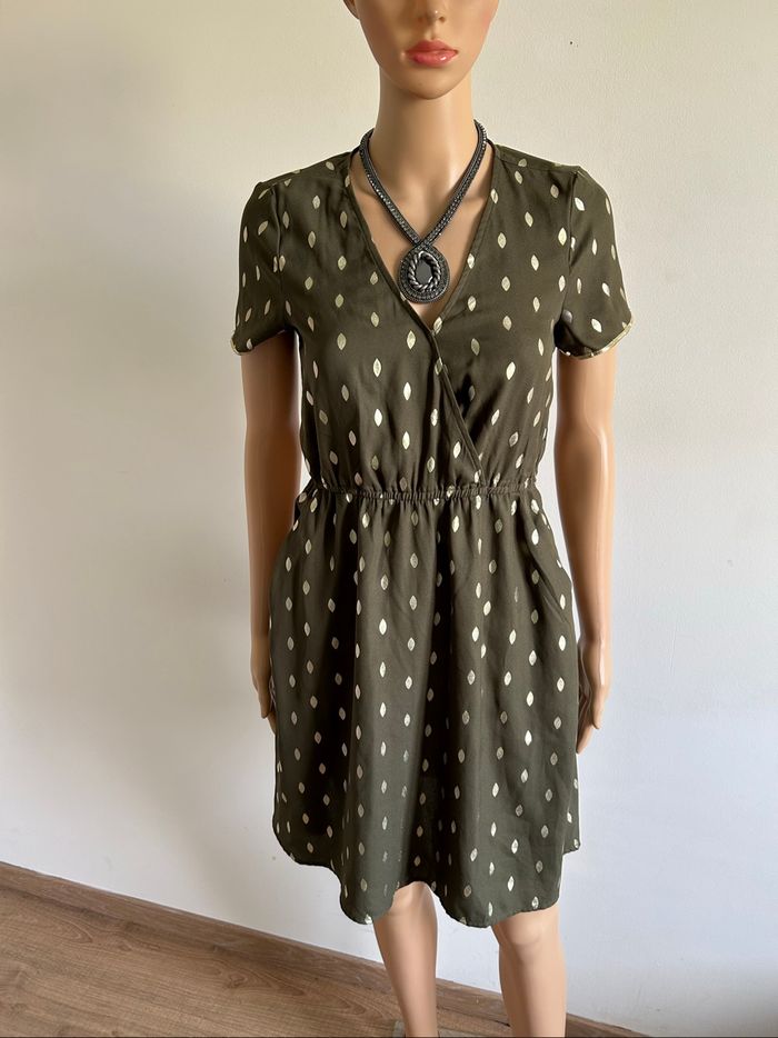 Robe kaki et dorée à manches courtes Vero Moda taille XS TBE