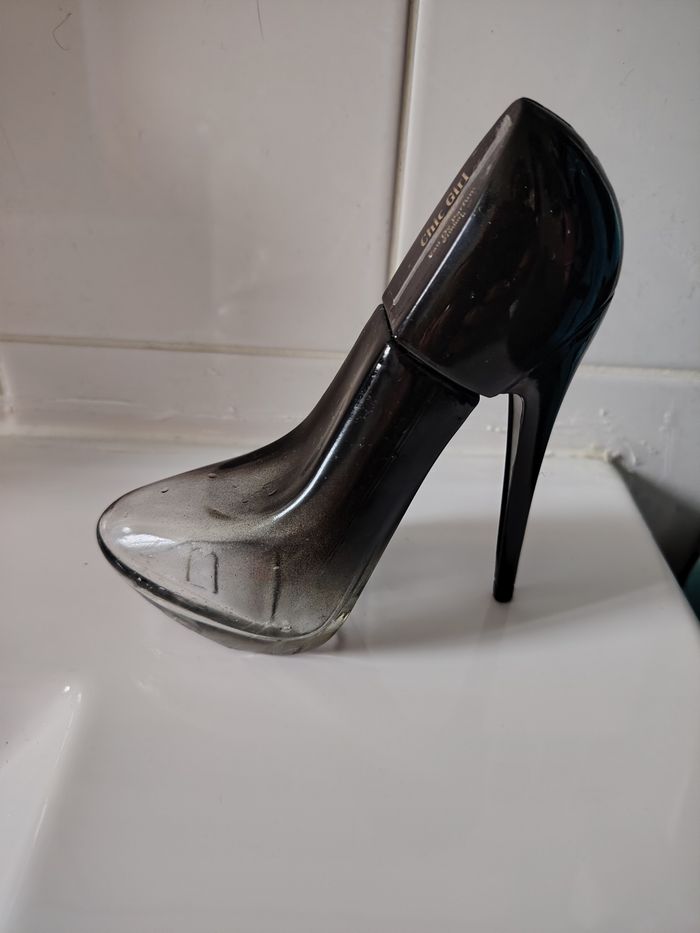 Bouteille de parfum vide