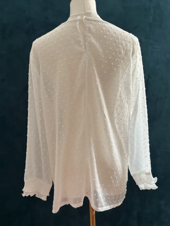 Blouse blanche plumetis romantique à volants plissés – Taille L - photo numéro 6