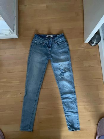 Jeans Lévis troué