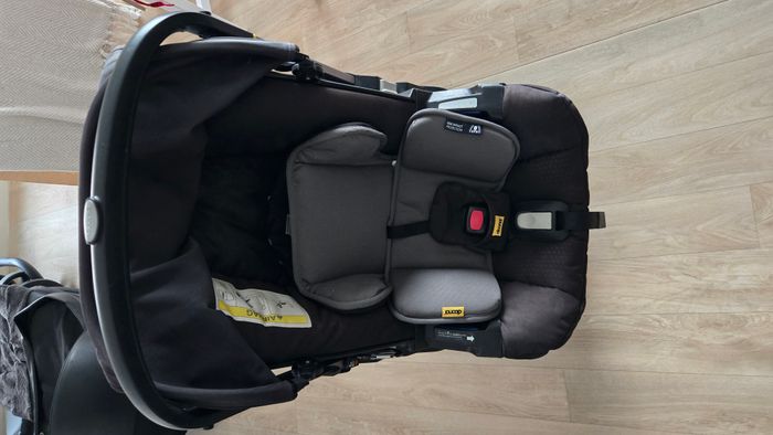 Pack poussette Doona avec base Isofix – Tres bon état - photo numéro 2