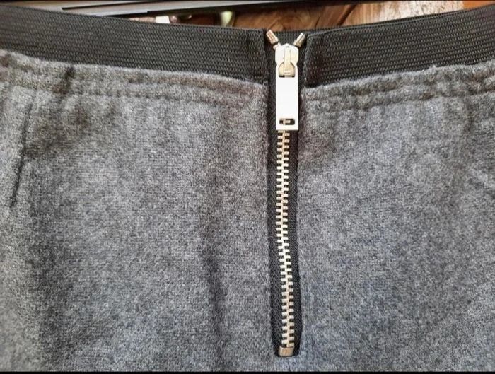 Superbe jupe en laine zara, 7/8 ans, grise - photo numéro 3