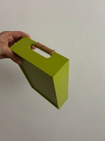 Plateau en bois couleur vert en très bon état 