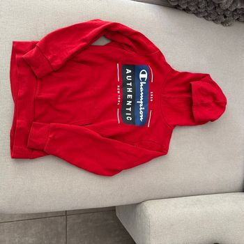 Pull à capuche et poche