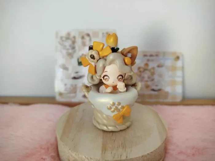 Figurine sweet emilya / miracle garden  blind box