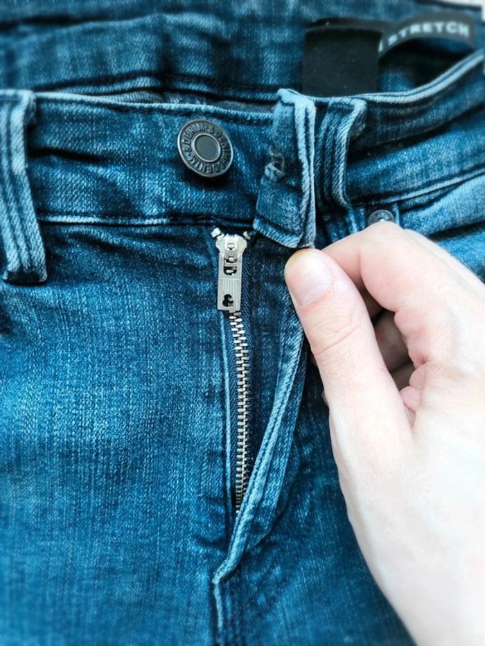 Jean H&M Homme Tech Stretch – Taille 38 FR – coupe slim déchirée – denim bleu extensible - photo numéro 6