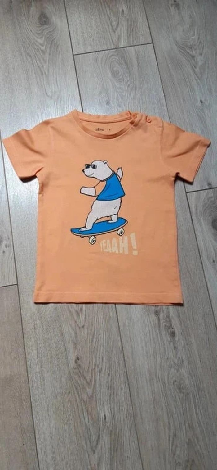 Tee-shirt MC gémo orange "ourson sur skate" 4 ans en très bon état