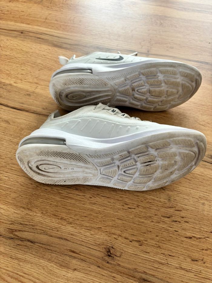 Baskets air max Nike blanche taille 35.5 - photo numéro 3