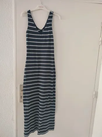 Robe moulante rayée