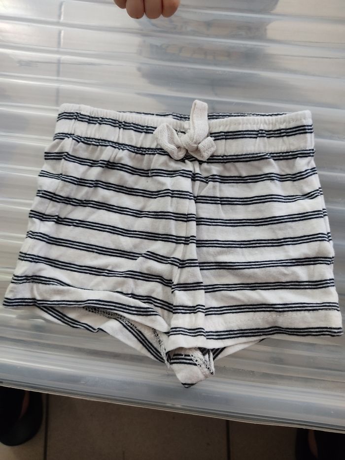 Short 3 mois