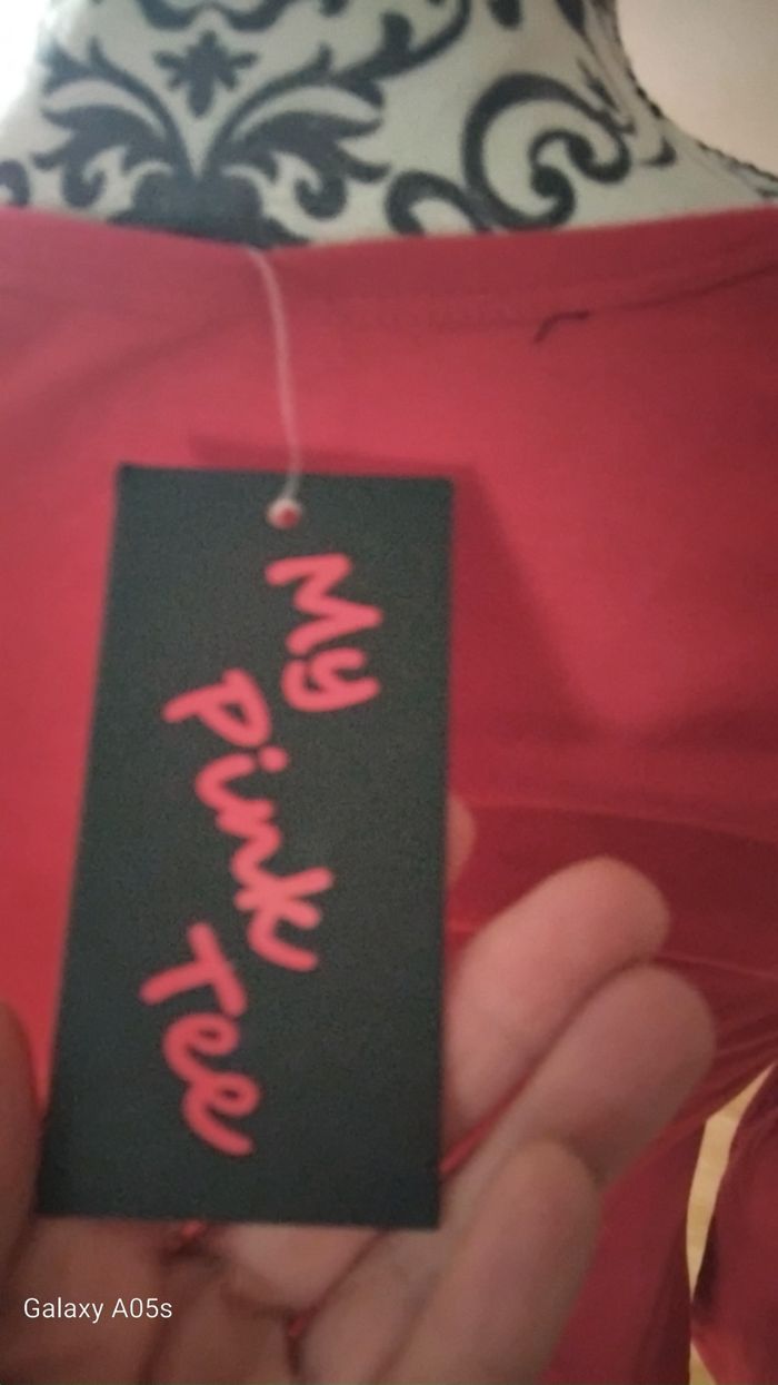 Tee-shirts manches longues Etat impeccable
D autres articles similaires disponibles meme taille
#valpotin38femme - photo numéro 3