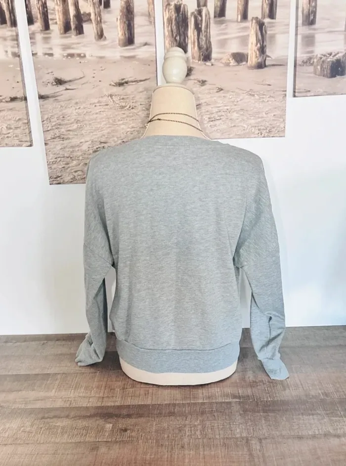 💕 sweat gris avec perles nacrés floqué « confident » taille 38 m #jennyfer - photo numéro 3