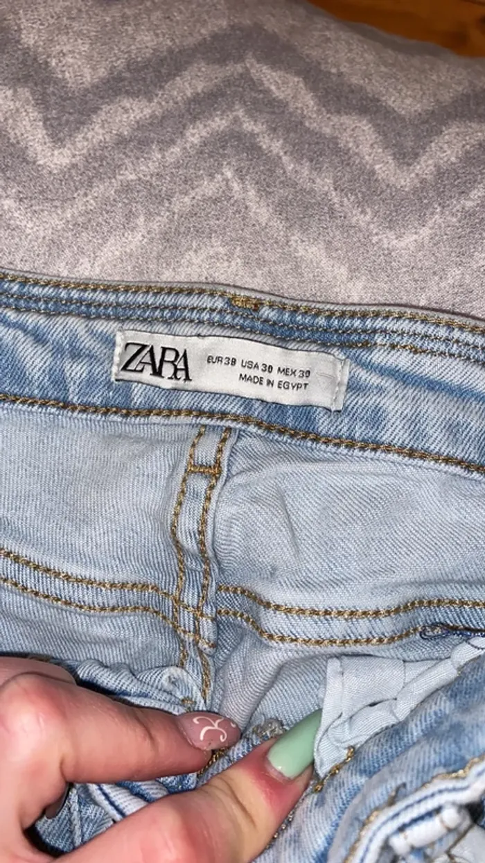 Jean troué Zara - photo numéro 3