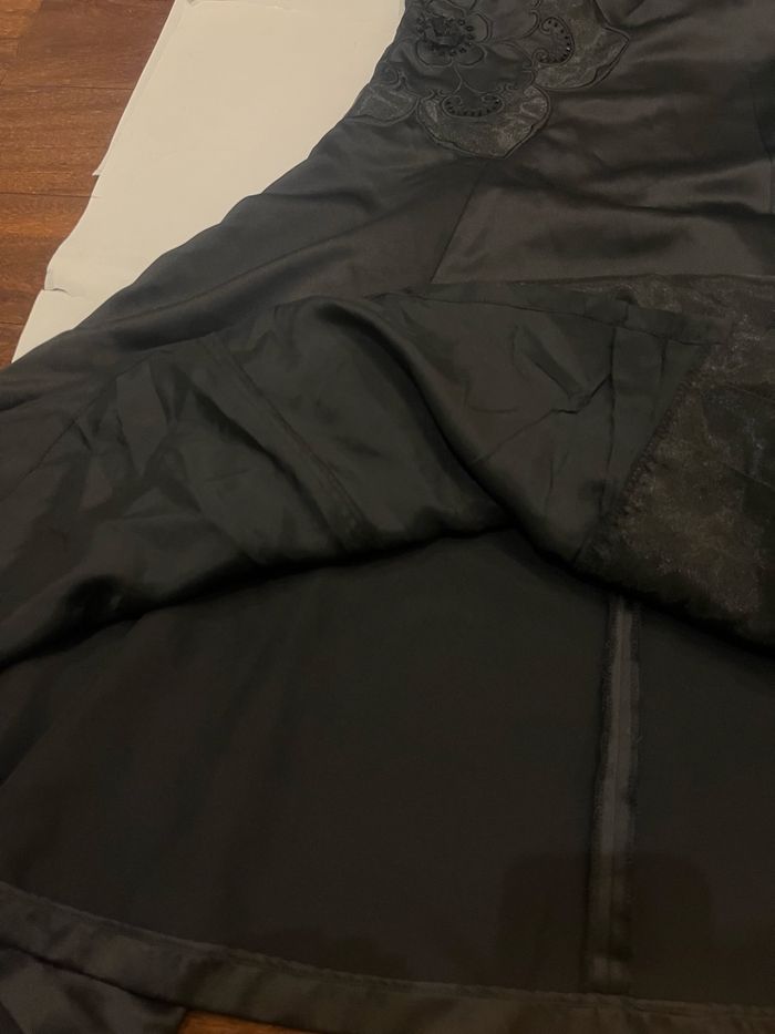 Robe longue maxi noire asymétrique sans manches détails fleur brodé vintage taille S/36 - photo numéro 9