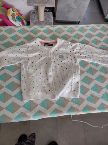 Gilet blanc avec coeurs