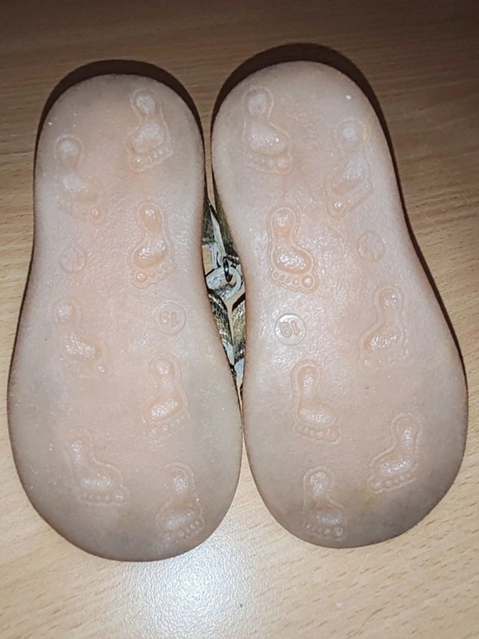Sandales filles taille 19 - photo numéro 2