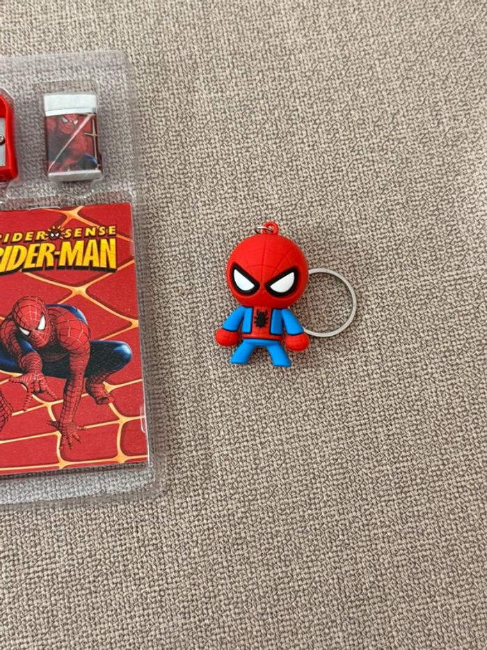 Kit complet Spider-Man pour la rentrée + porte clés - photo numéro 5