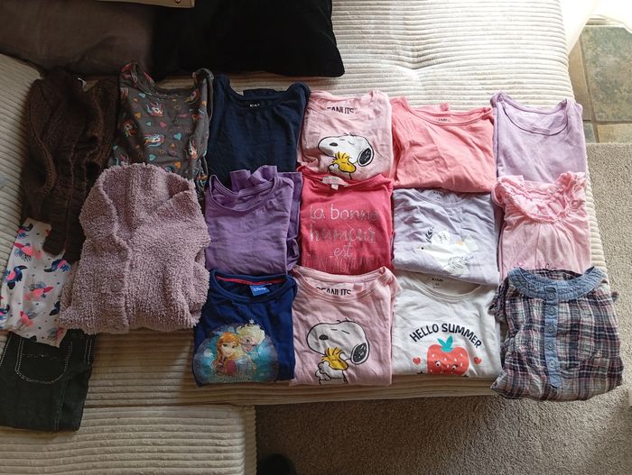 Lot de 17 vêtements filles 4 ans