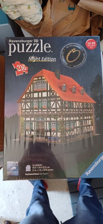 Puzzle Ravensburger 3D neuf maison à colombages illuminée