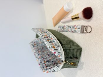 Trousse de toilette XL couleur kaki fleurie