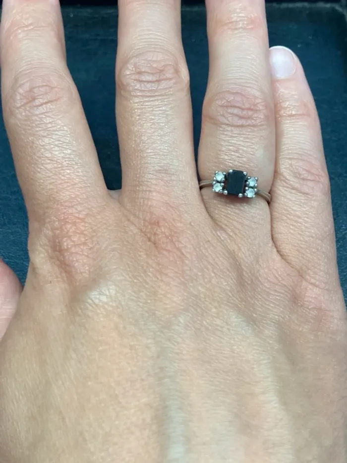 Très belle bague vintage en argent, onyx noir et CZ en taille 50