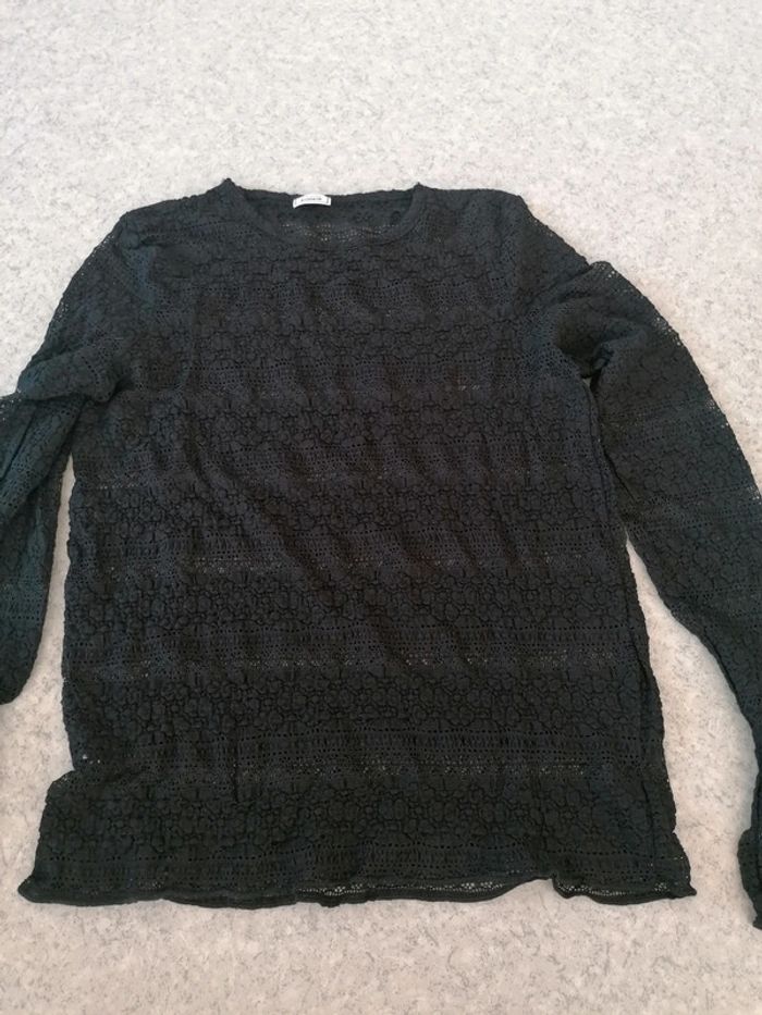 Haut t shirt dentelle noire