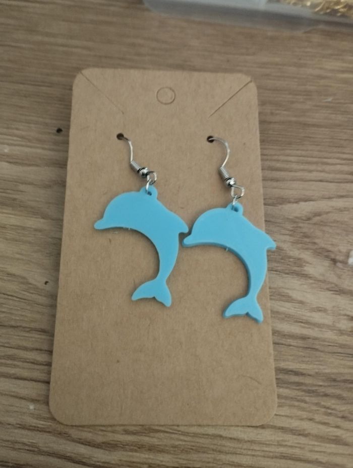Boucle d'oreille dauphin