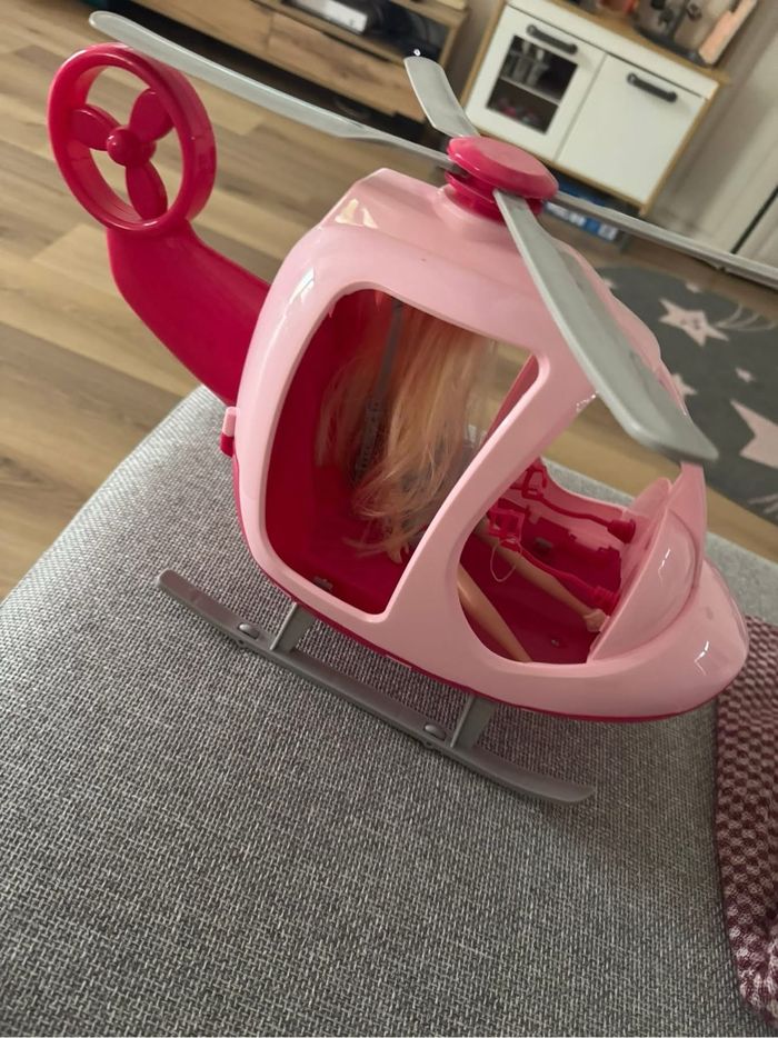 Barbie hélicoptère