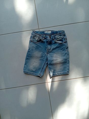 Short en jean Kiabi taille 6 ans