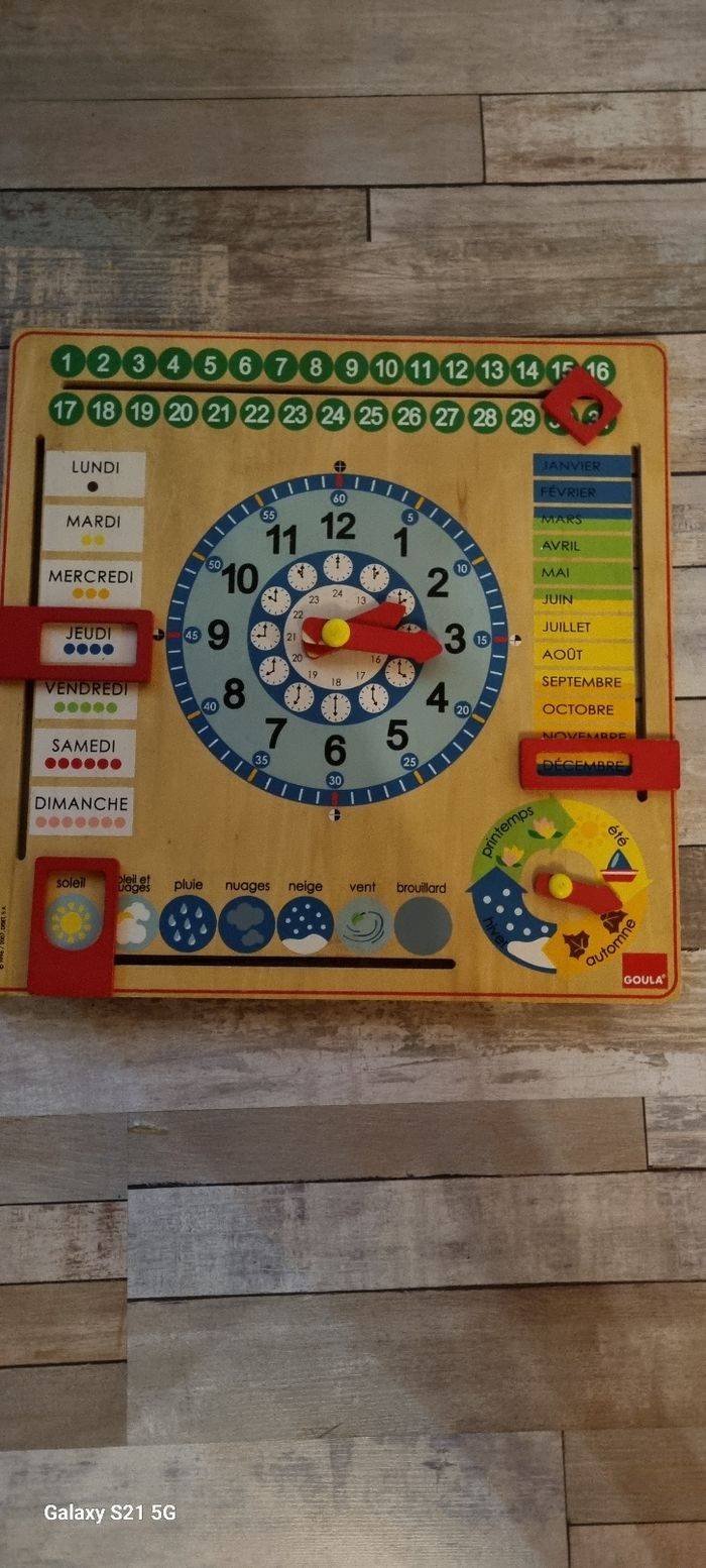 Calendrier en bois - photo numéro 2